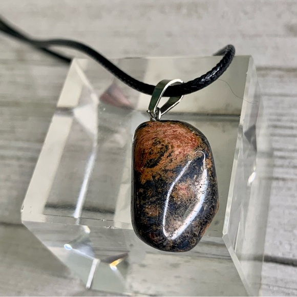 Natural Leopardskin Jasper Tumbled Stone Pendant Necklace Adjustable Cord Chain - Picture 5 of 9